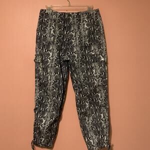 Alice + Olivia reptile Crop Cargo Pants 28 jeans XCLNT grunge
